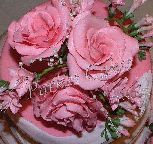 rose wed cake top (600 x 562)